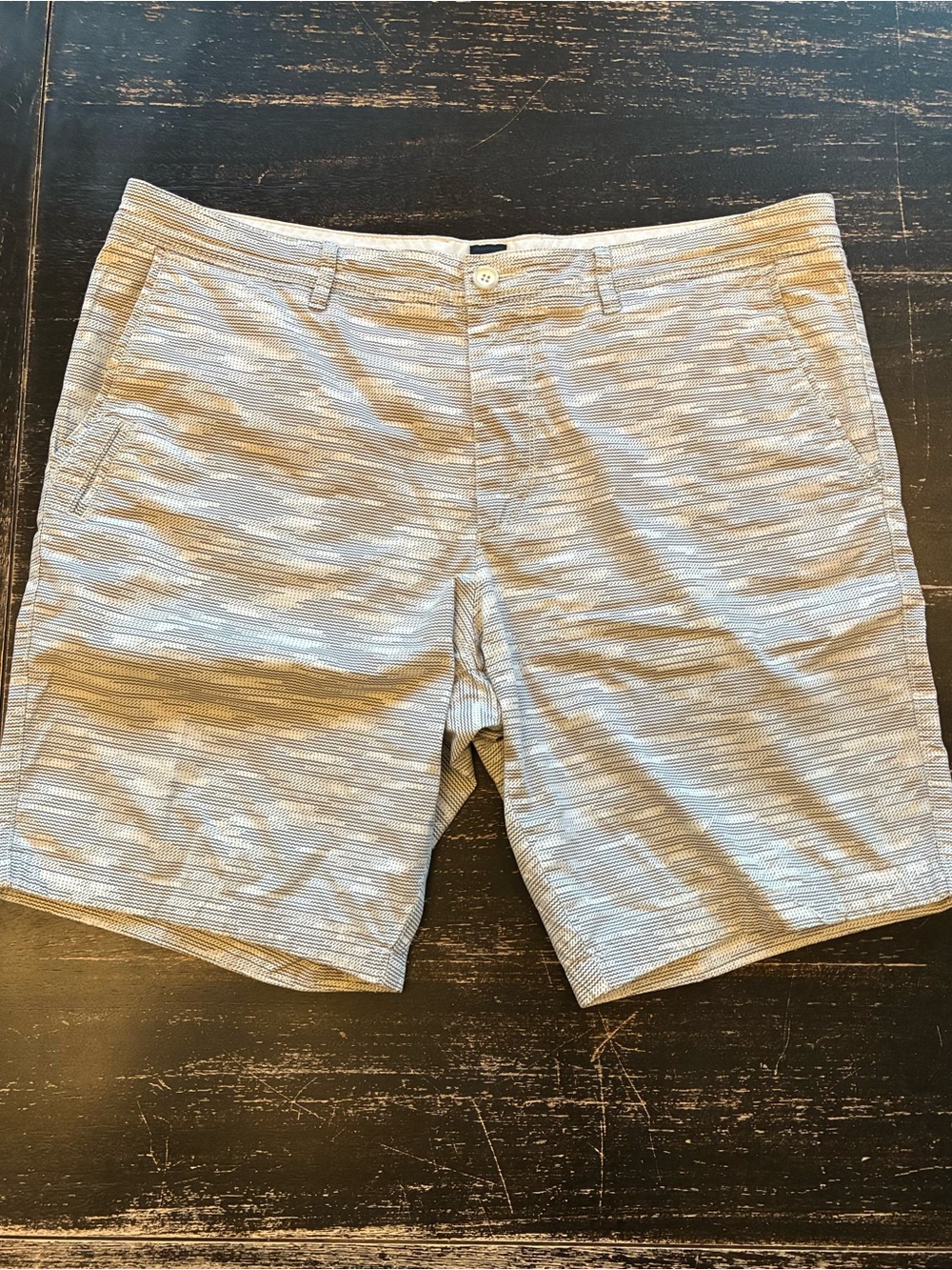 Boss Men's Light Gray Textured Flat-Front Shorts size 36
